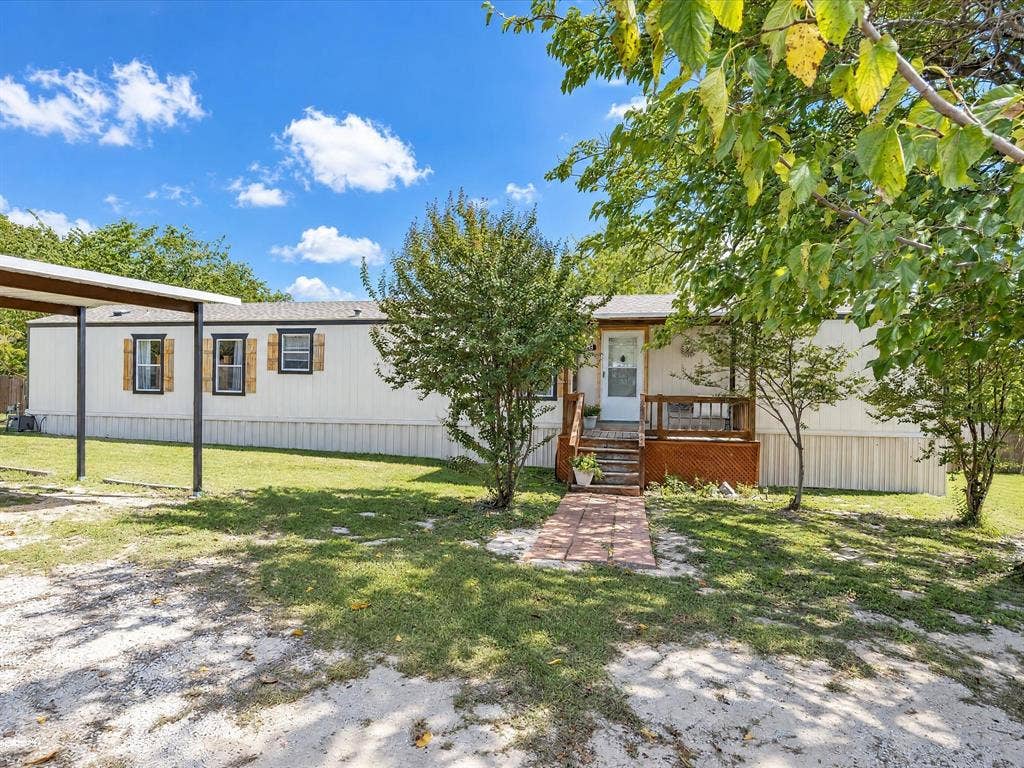 4113 Goliad Drive, Granbury, TX 76048 Nice hardie siding, covered front porch, tons of parking. Nice shade trees.