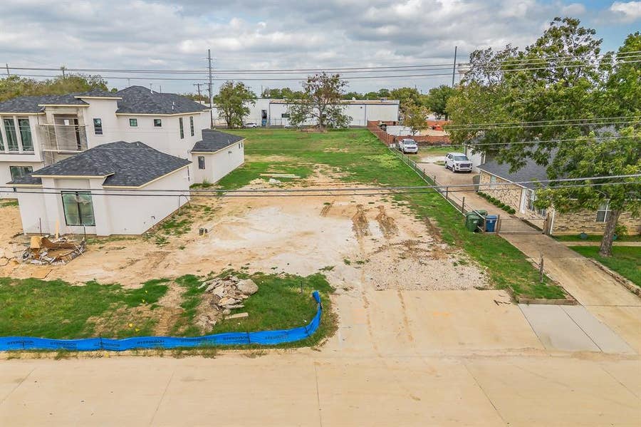 Property photo for 601 Dallas Drive, Roanoke, TX