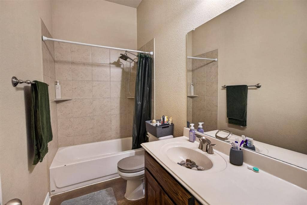 700 Edgewood Drive, DeSoto, TX 75115 700 Edgewood Drive, DeSoto, TX 75115