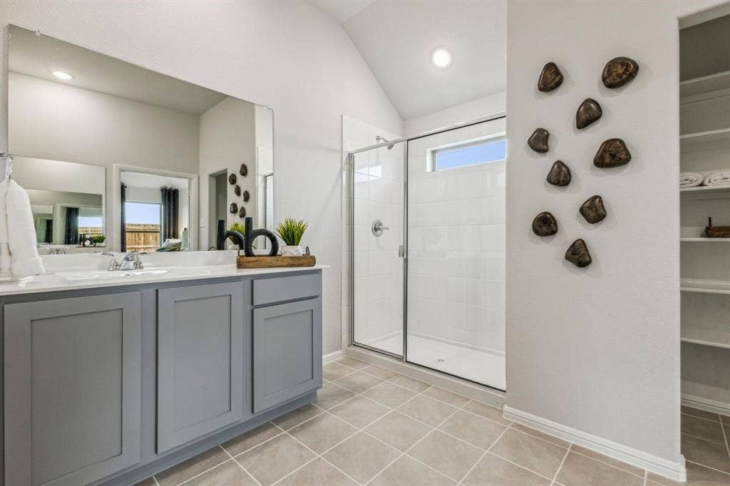 2015 Steeplechase Lane, Seagoville, TX 75159 Primary Bathroom in the Turquoise home plan – REPRESENTATIVE PHOTO