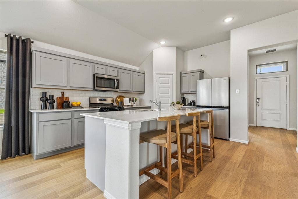 2015 Steeplechase Lane, Seagoville, TX 75159 Kitchen in the Turquoise home plan – REPRESENTATIVE PHOTO
