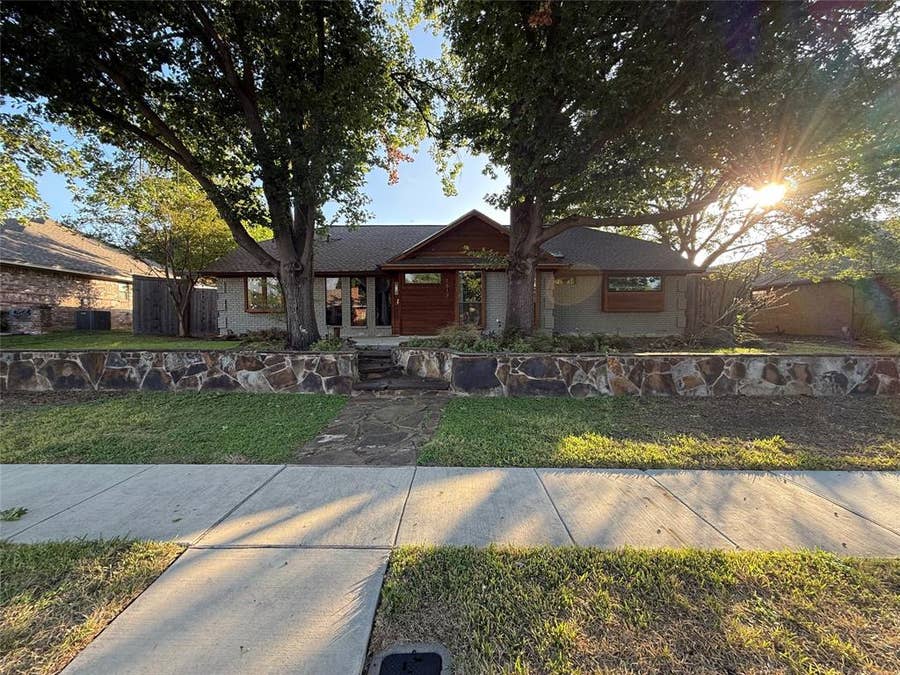 Property photo for 1617 Oak Creek Drive, Lewisville, TX