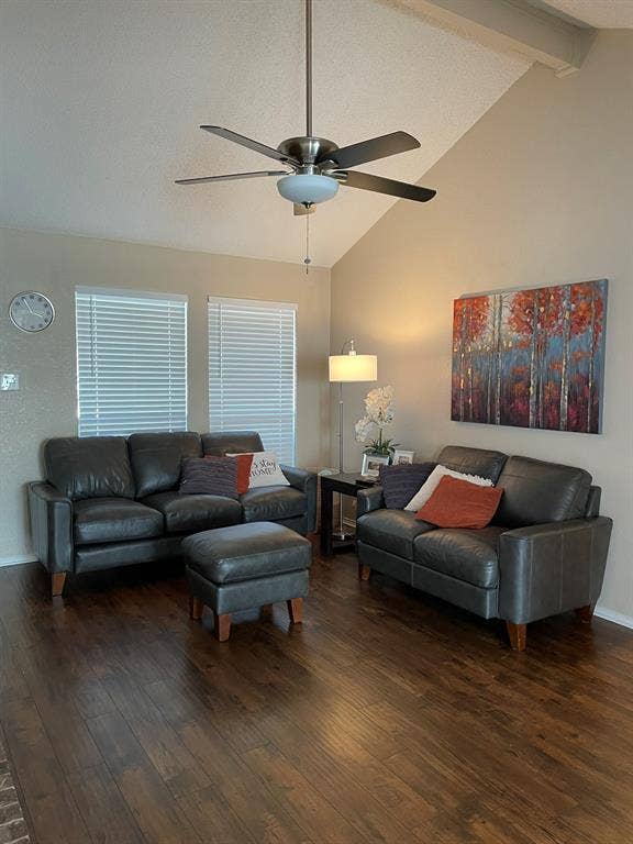 2414 PALO ALTO, Arlington, TX 76015 A lofted ceiling makes the room feel spacious.