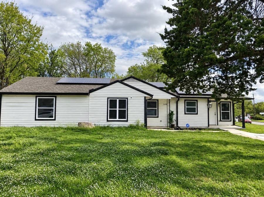 Property photo for 709 SW Dallas Street, Grand Prairie, TX