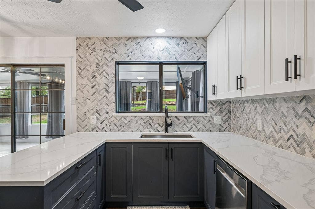 180 N Woodland Trail, Double Oak, TX 75077 180 N Woodland Trail, Double Oak, TX 75077