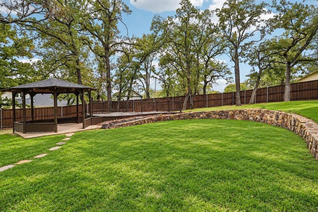 180 N Woodland Trail, Double Oak, TX 75077 180 N Woodland Trail, Double Oak, TX 75077