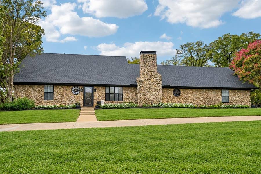 Property photo for 180 N Woodland Trail, Double Oak, TX