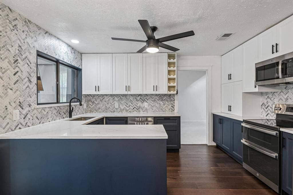 180 N Woodland Trail, Double Oak, TX 75077 180 N Woodland Trail, Double Oak, TX 75077