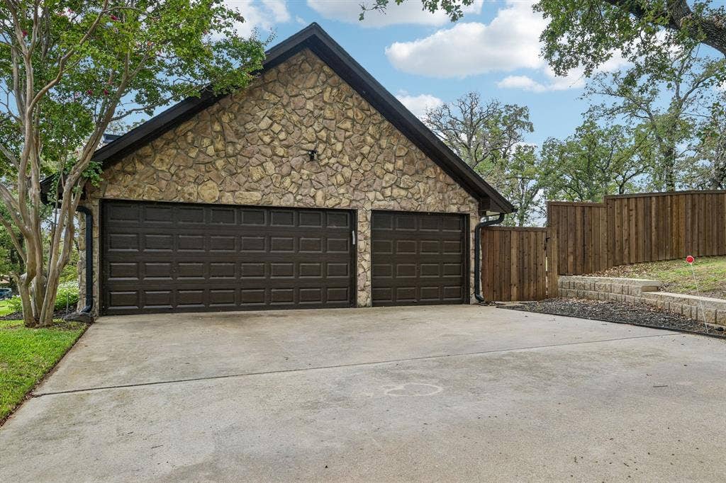 180 N Woodland Trail, Double Oak, TX 75077 180 N Woodland Trail, Double Oak, TX 75077