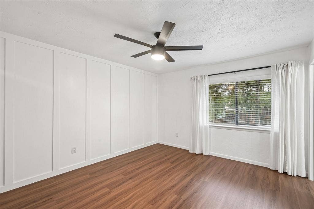 180 N Woodland Trail, Double Oak, TX 75077 Primary Bedroom with Ensuite Bathroom upstairs