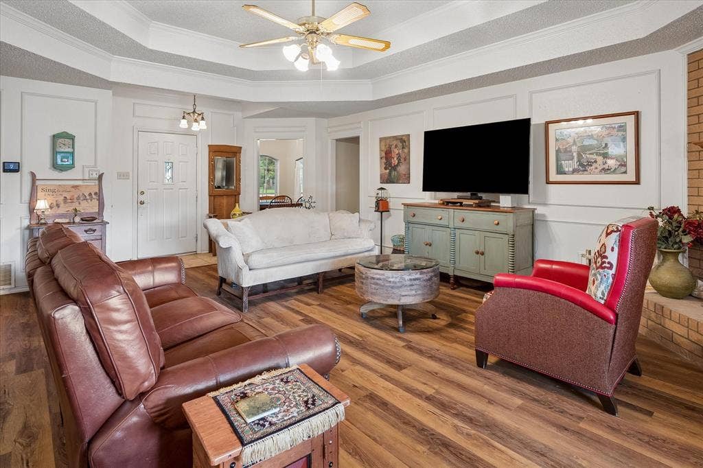 8920 Ashcraft Drive, North Richland Hills, TX 76182 Large oversized living room