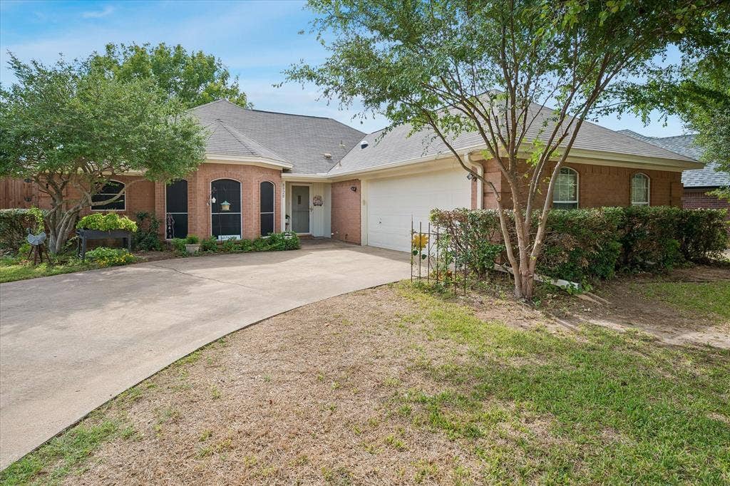 8920 Ashcraft Drive, North Richland Hills, TX 76182 8920 Ashcraft Drive, North Richland Hills, TX 76182