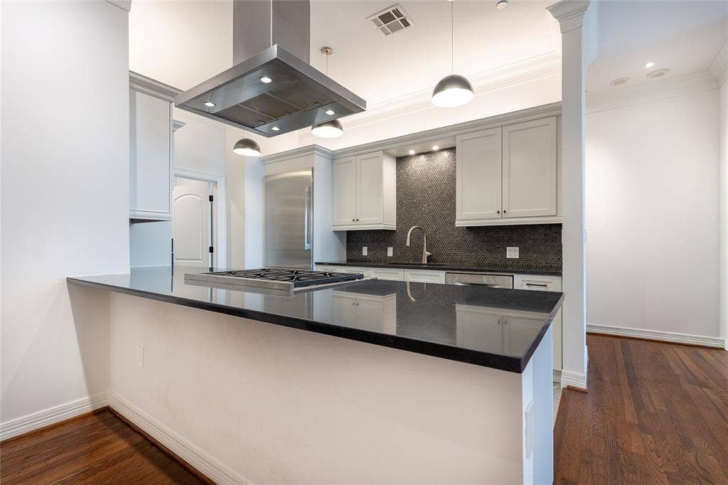 2828 Hood Street, #801, Dallas, TX 75219 2828 Hood Street, #801, Dallas, TX 75219