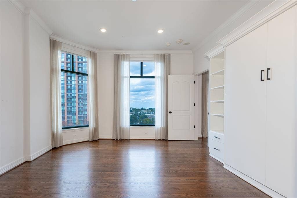 2828 Hood Street, #801, Dallas, TX 75219 2828 Hood Street, #801, Dallas, TX 75219