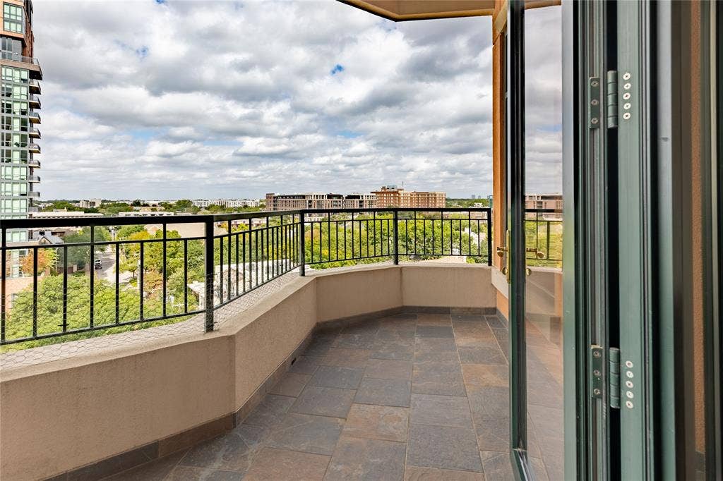 2828 Hood Street, #801, Dallas, TX 75219 2828 Hood Street, #801, Dallas, TX 75219