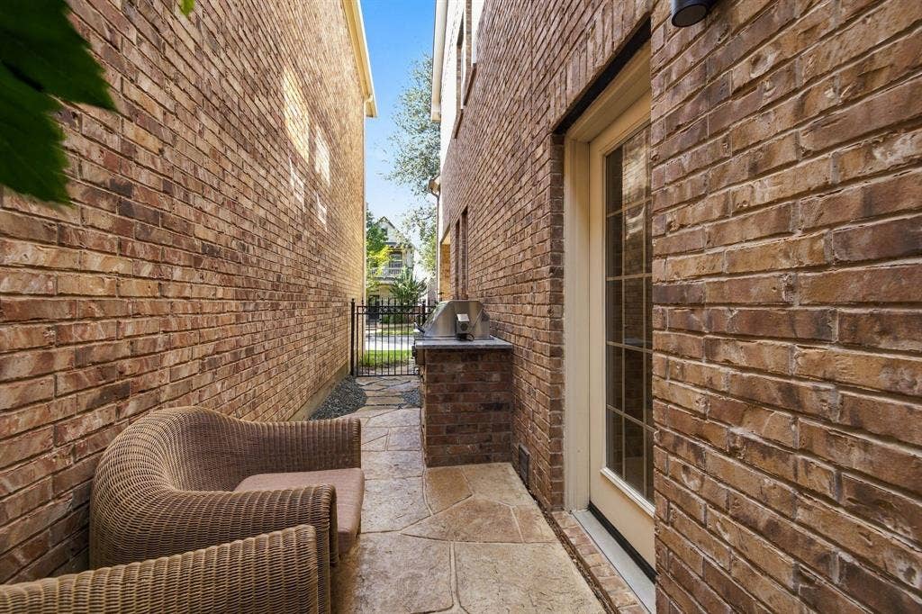 227 Buckingham Avenue, Euless, TX 76040
