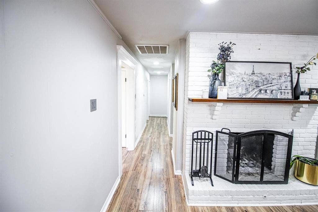 1040 Wedgewood Drive, Woodway, TX 76712 White painted brick fireplace featuring a wood mantel and recessed lighting