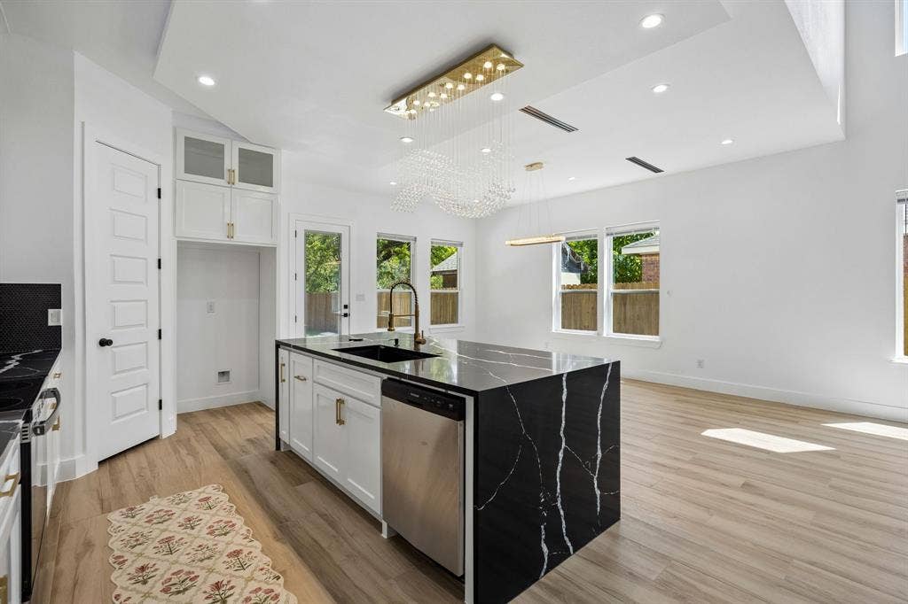 3513 Nomas Street, Dallas, TX 75212 3513 Nomas Street, Dallas, TX 75212