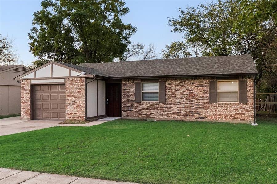 Property photo for 711 Sun Valley Drive, Duncanville, TX