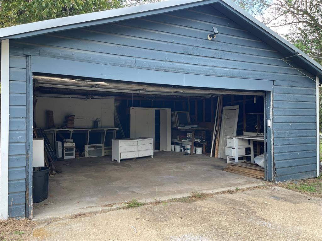 Detached Garage