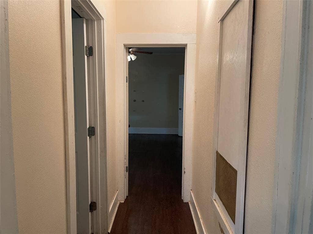 Hallway between Bedrooms 1 & 2