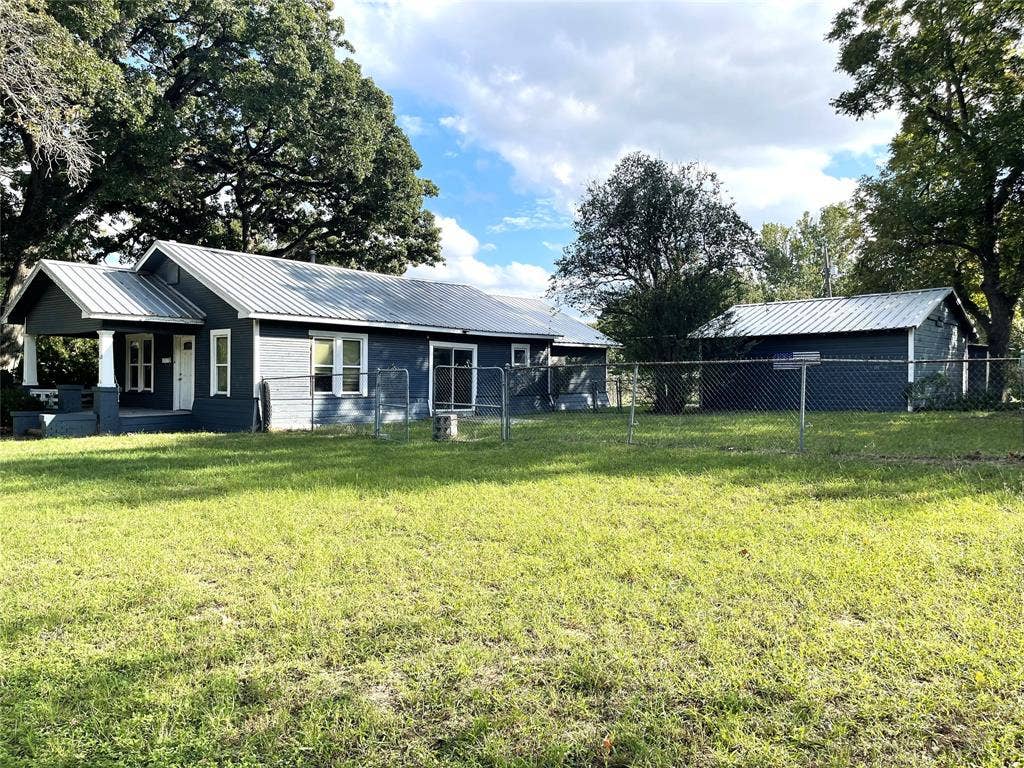620 Maple Street, Teague, TX 75860