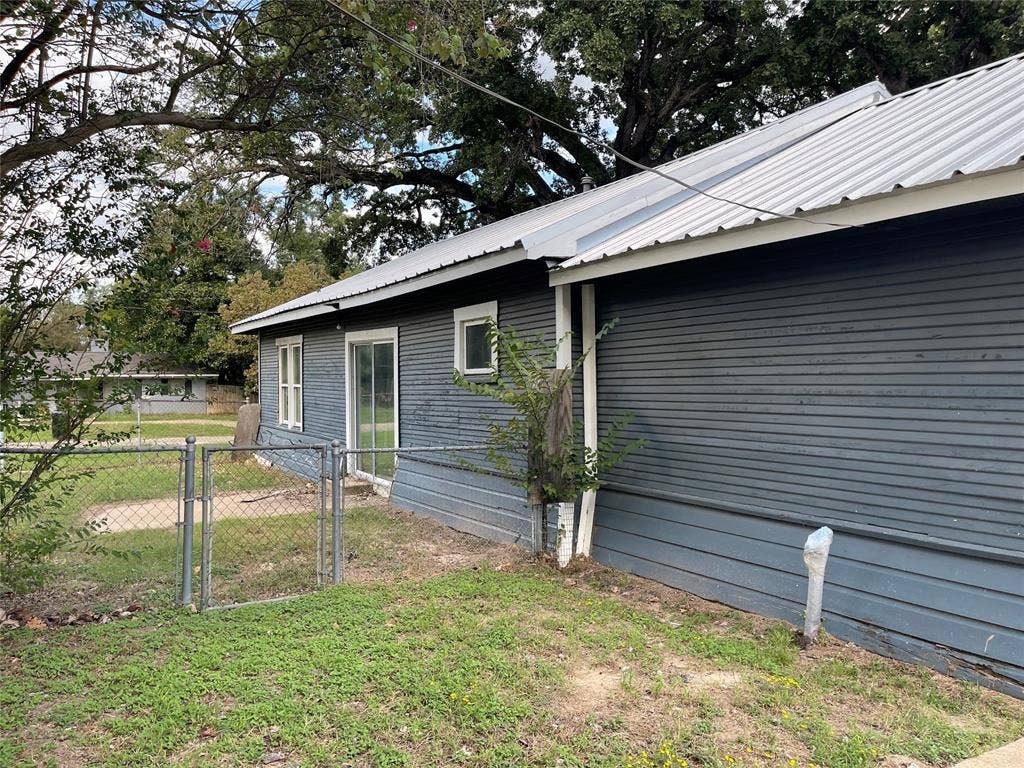 620 Maple Street, Teague, TX 75860