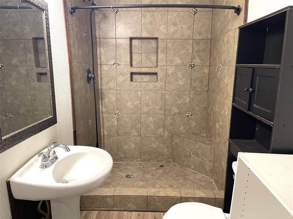 Ensuite Bath for Bedroom 3 or 2nd Living Room