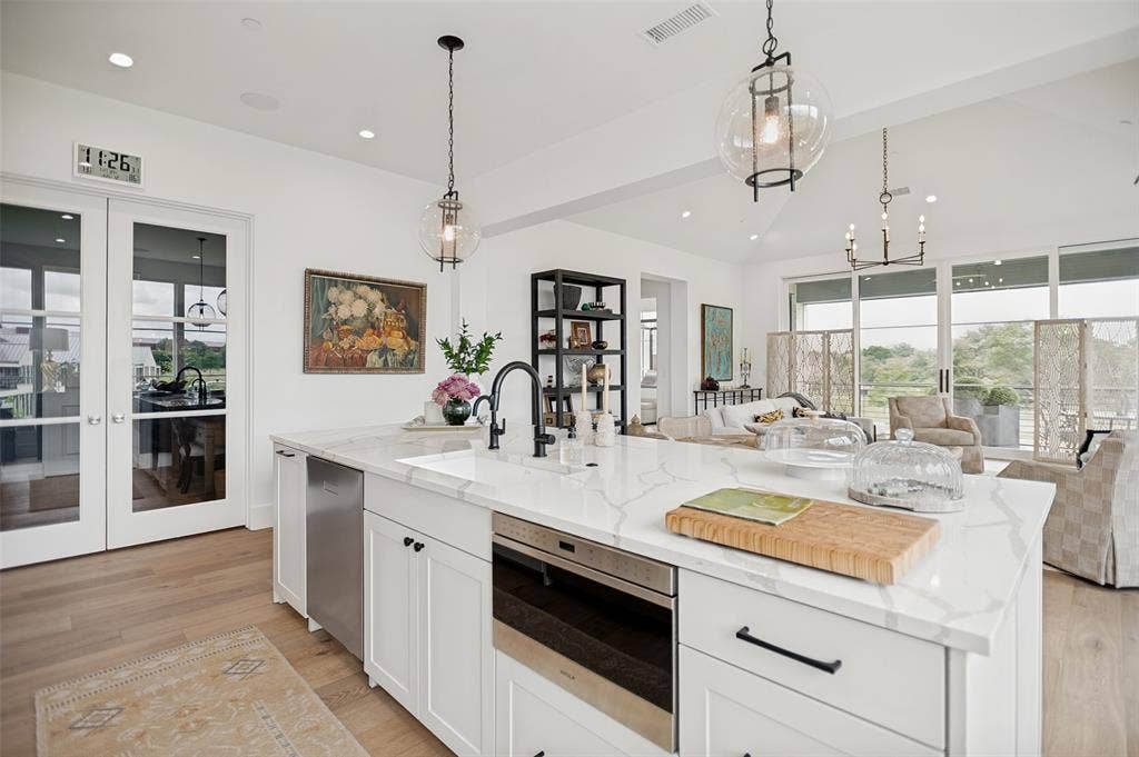 320 N O Connor Ridge Boulevard, #21, Irving, TX 75038 The open concept design enhances the home's sophisticated style