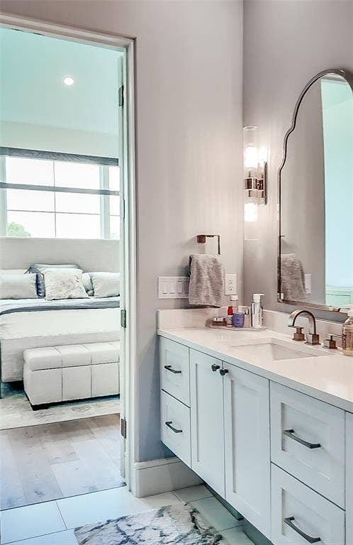 320 N O Connor Ridge Boulevard, #21, Irving, TX 75038 Designer mirrors and sophisticated lighting
