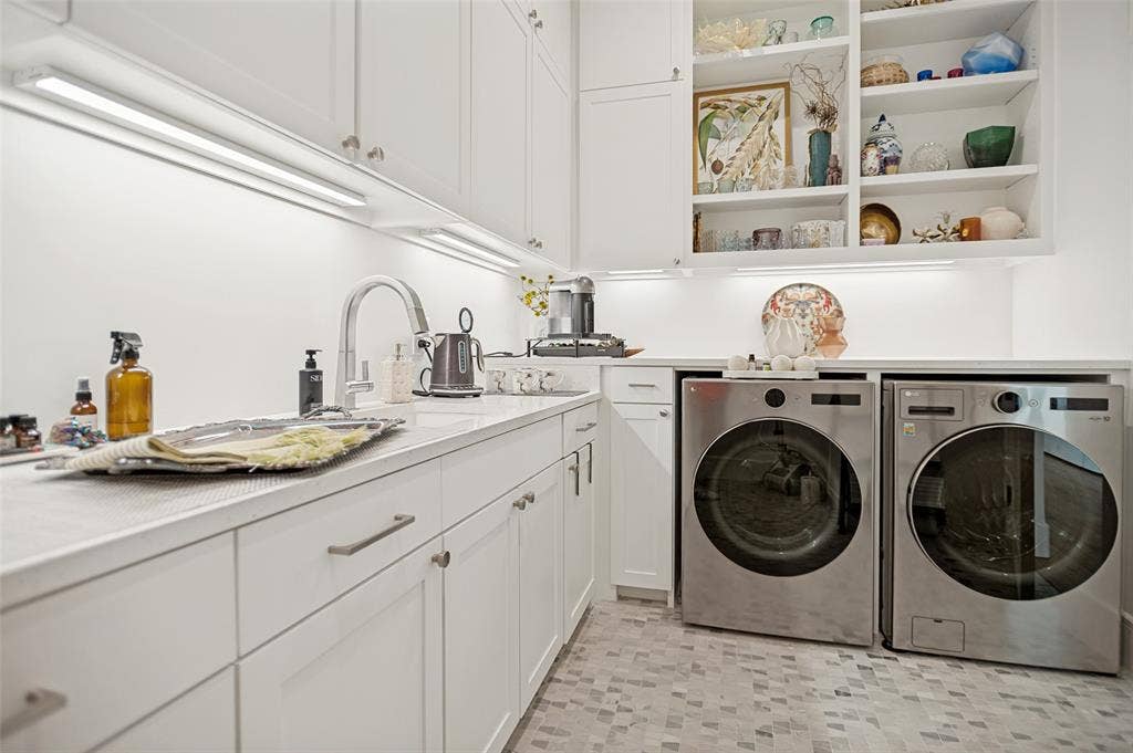 320 N O Connor Ridge Boulevard, #21, Irving, TX 75038 The laundry room with sink and cabinets to the ceiling. Lots of storage space