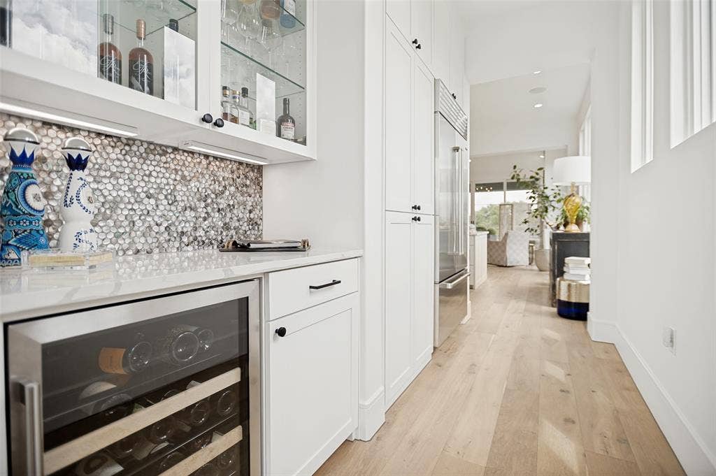 320 N O Connor Ridge Boulevard, #21, Irving, TX 75038 Butlers pantry and bar flow effortless to the formal dining area