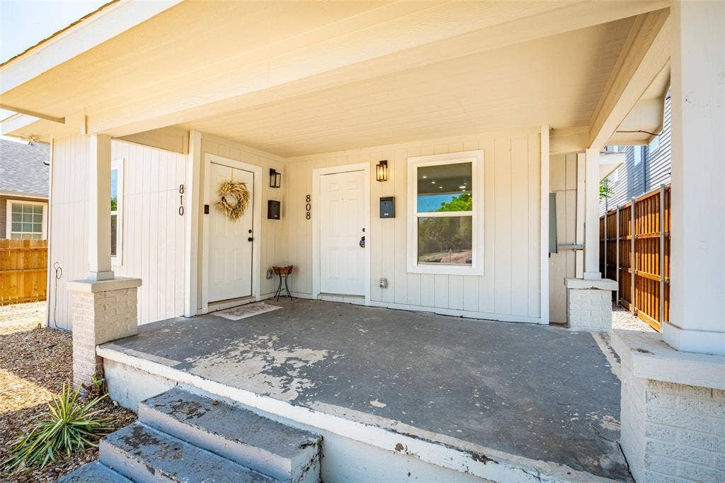 808 W 10th Street, Dallas, TX 75208 808 W 10th Street, Dallas, TX 75208