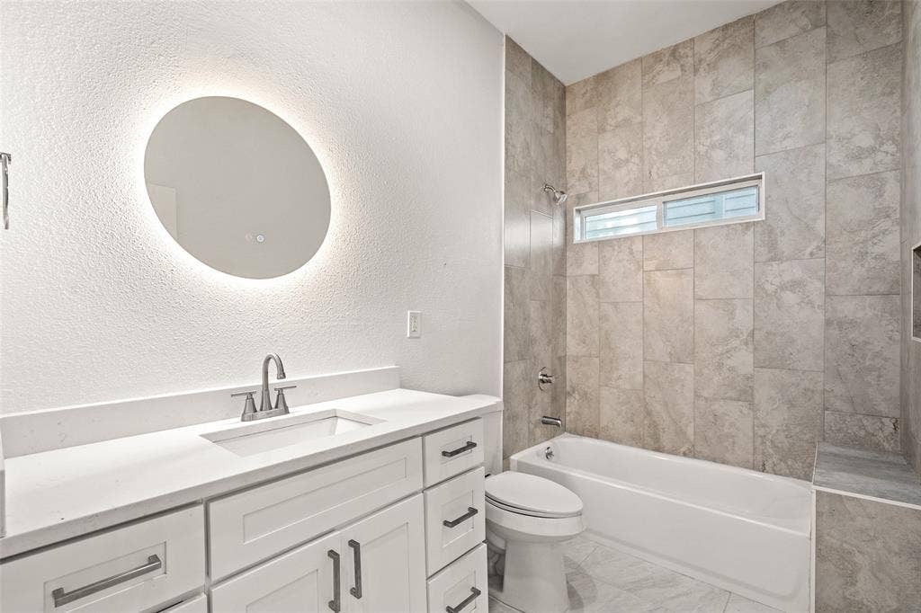 808 W 10th Street, Dallas, TX 75208 808 W 10th Street, Dallas, TX 75208