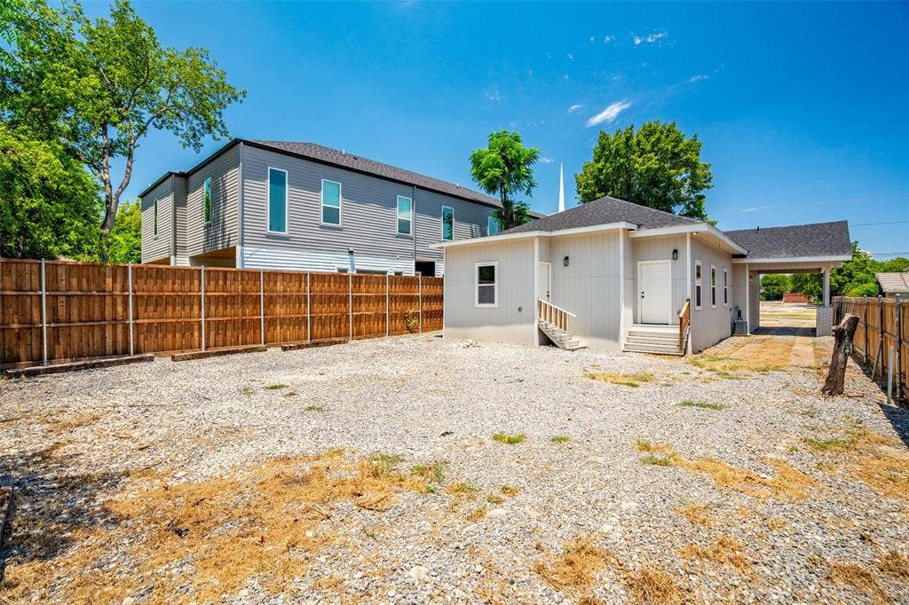 808 W 10th Street, Dallas, TX 75208 808 W 10th Street, Dallas, TX 75208