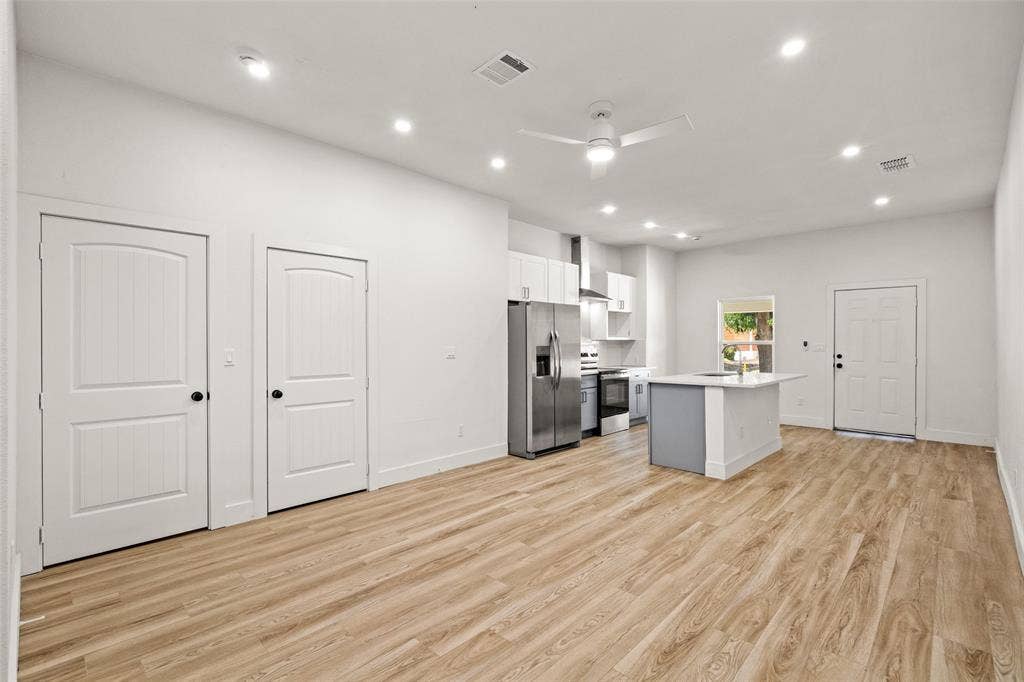 808 W 10th Street, Dallas, TX 75208 808 W 10th Street, Dallas, TX 75208