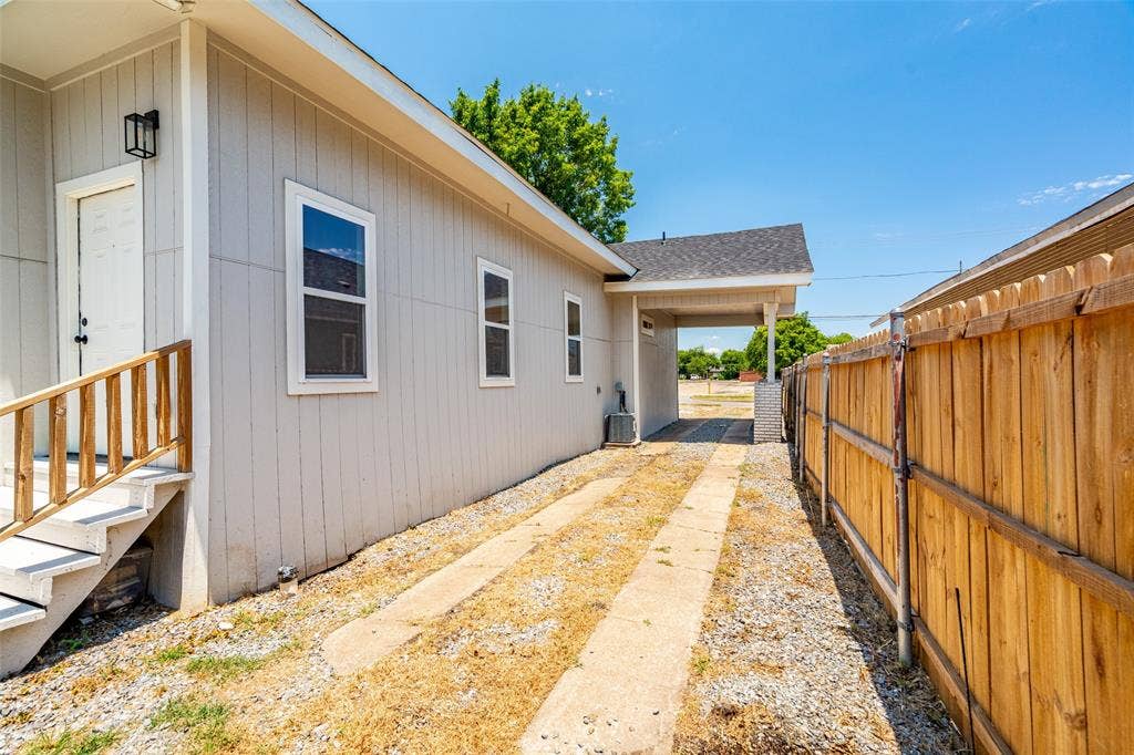 808 W 10th Street, Dallas, TX 75208 808 W 10th Street, Dallas, TX 75208