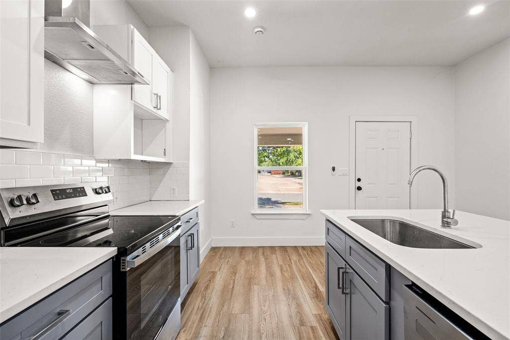 808 W 10th Street, Dallas, TX 75208 808 W 10th Street, Dallas, TX 75208