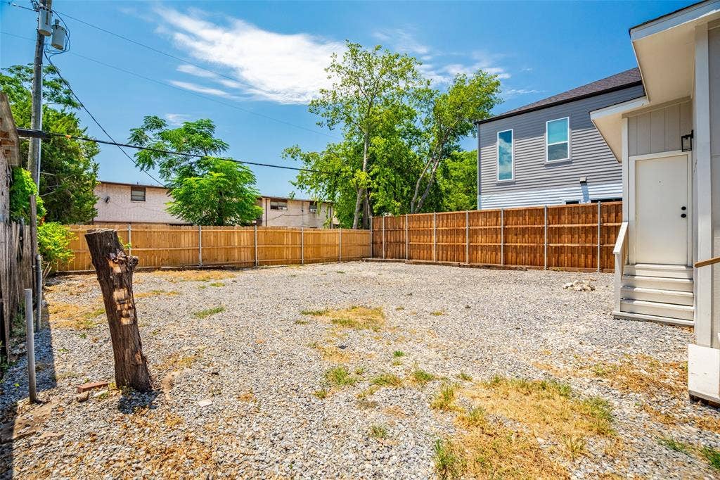 808 W 10th Street, Dallas, TX 75208 808 W 10th Street, Dallas, TX 75208