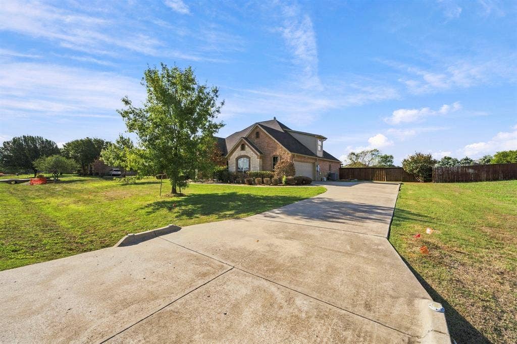 3220 Baylor Boulevard, Midlothian, TX 76065