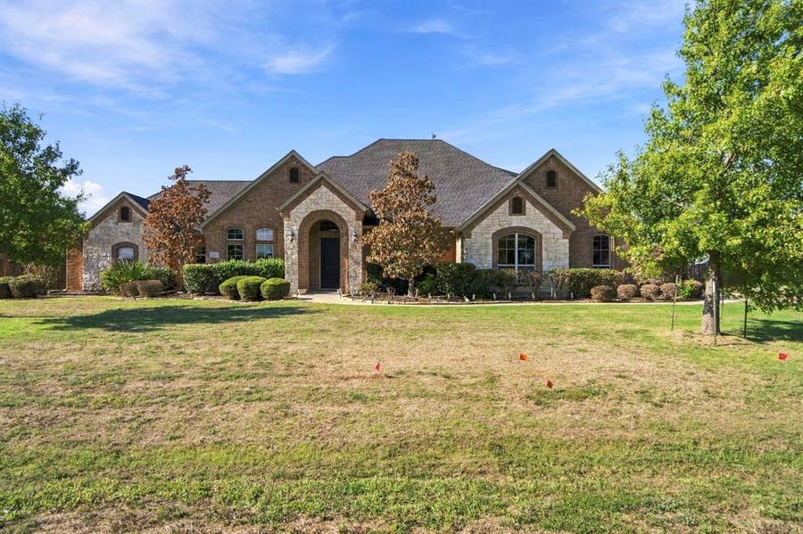 Property photo for 3220 Baylor Boulevard, Midlothian, TX
