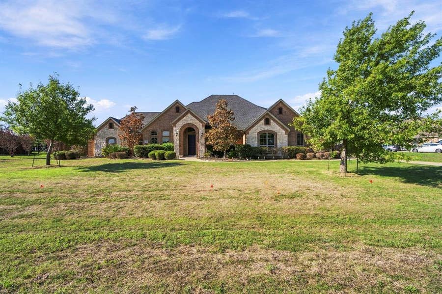 Property photo for 3220 Baylor Boulevard, Midlothian, TX