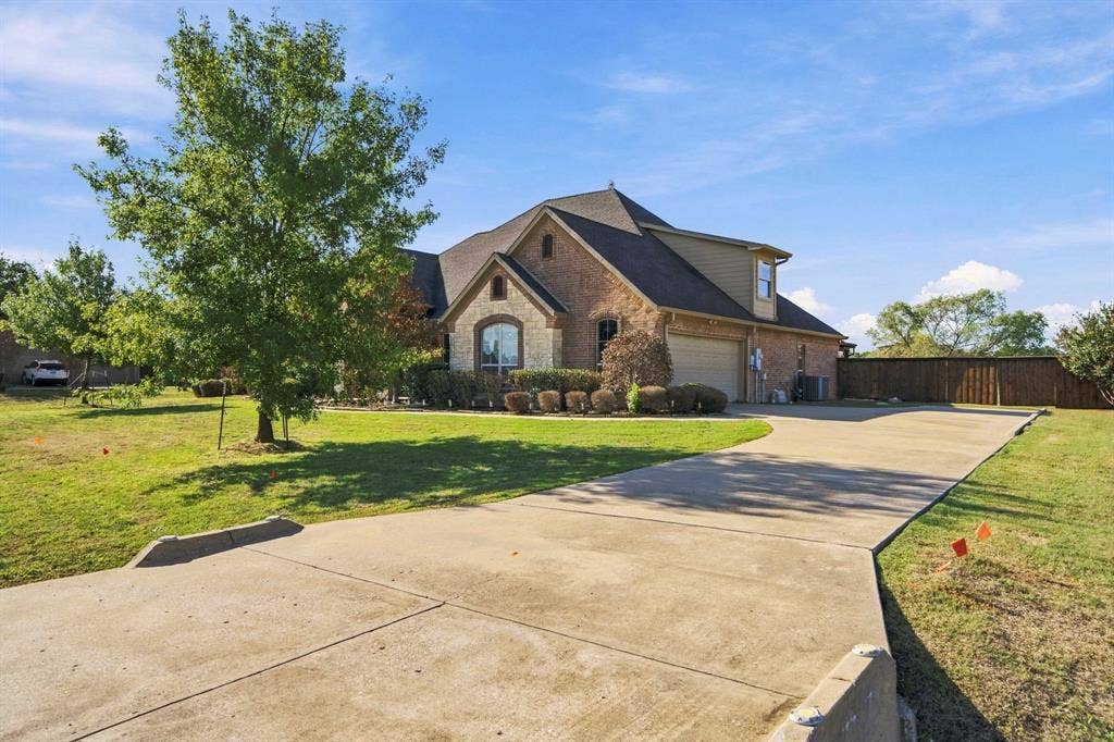 3220 Baylor Boulevard, Midlothian, TX 76065