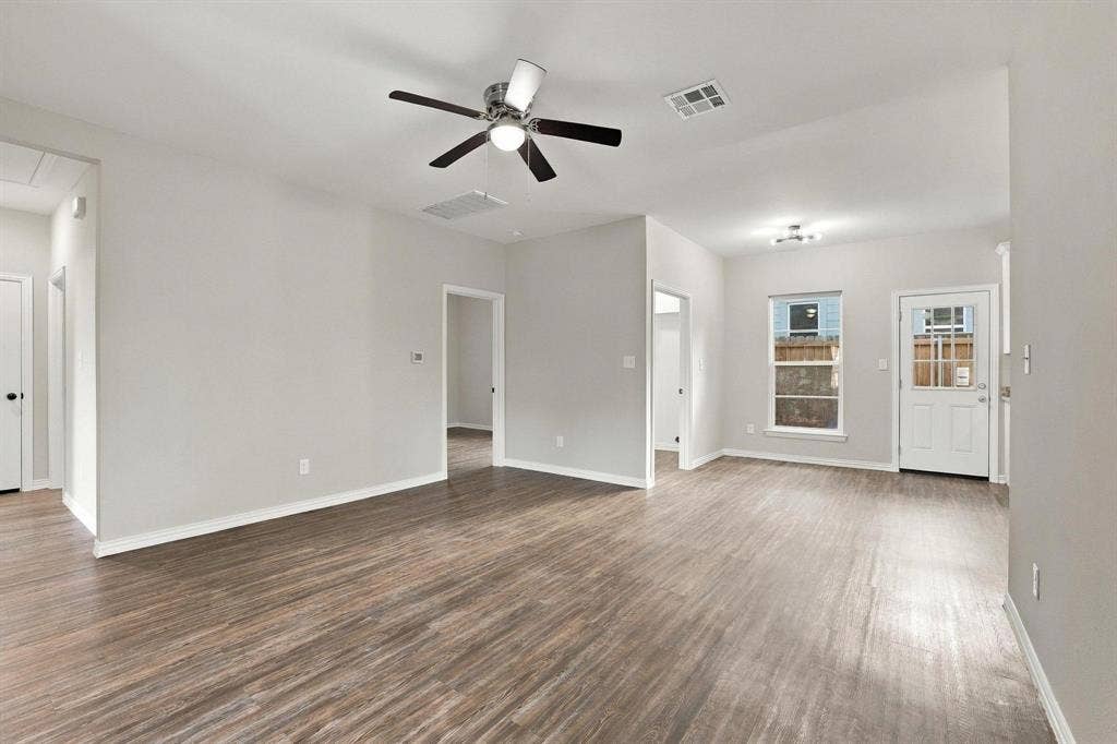 1116 S 6th Avenue, Denison, TX 75021 Interior space featuring wood-finish flooring, neutral wall paint, and a ceiling fan with integrated lighting