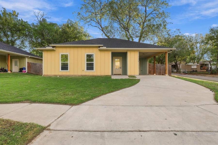 Property photo for 1116 S 6th Avenue, Denison, TX