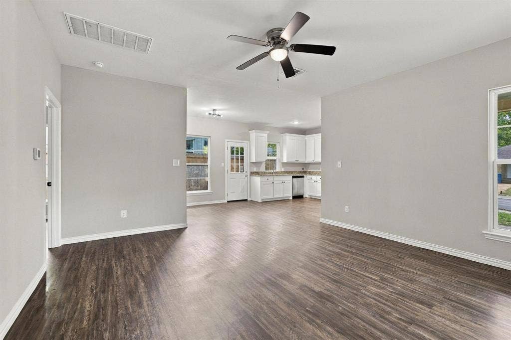 1116 S 6th Avenue, Denison, TX 75021 Open-concept interior featuring wood-finish flooring, neutral wall paint, recessed lighting, and a ceiling fan with integrated light fixture