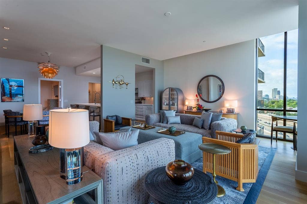 5656 N CENTRAL Expressway, #702, Dallas, TX 75206 Open Living-Dining