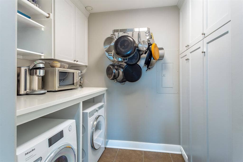 5656 N CENTRAL Expressway, #702, Dallas, TX 75206 Laundry & Butler's Pantry.