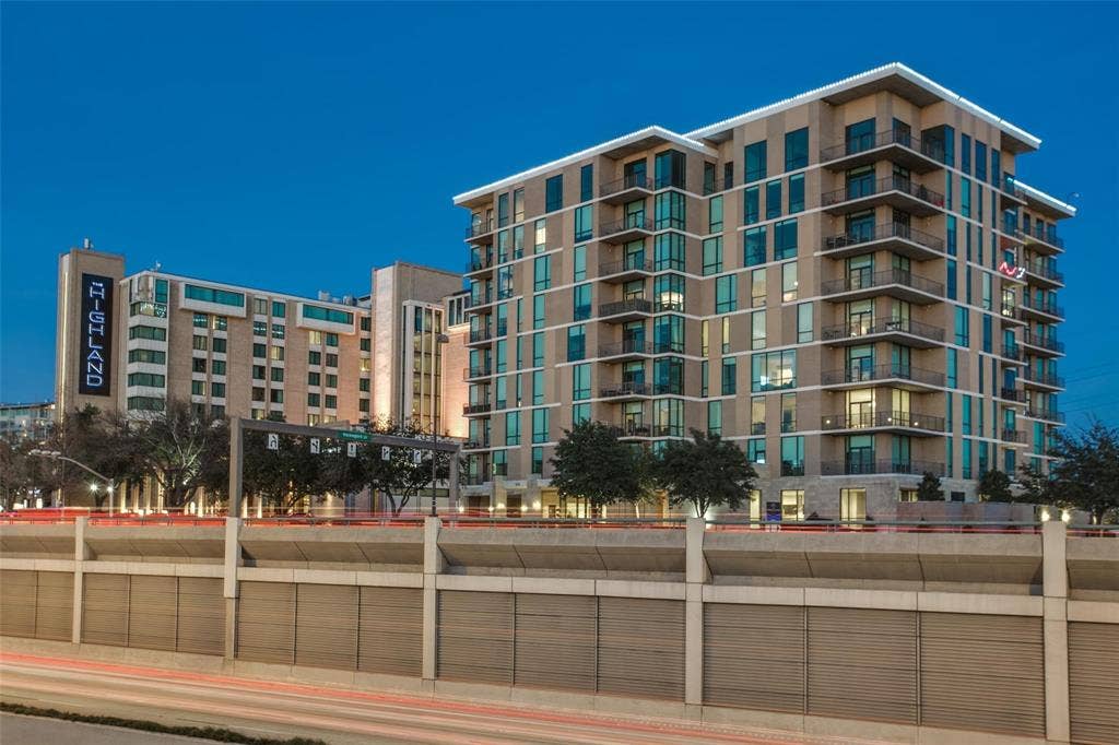 5656 N CENTRAL Expressway, #702, Dallas, TX 75206 Incredible location with direct access to the Katy Trail, Mockingbird Station with its restaurants, shops, movie theater and DART Rail station- and just across from SMU, Highland Park and University Park. Walk score of 81!