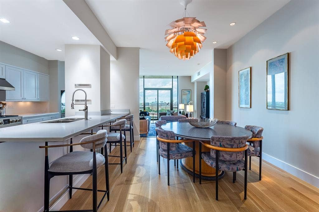 5656 N CENTRAL Expressway, #702, Dallas, TX 75206 Wood floors & lots of room to entertain.